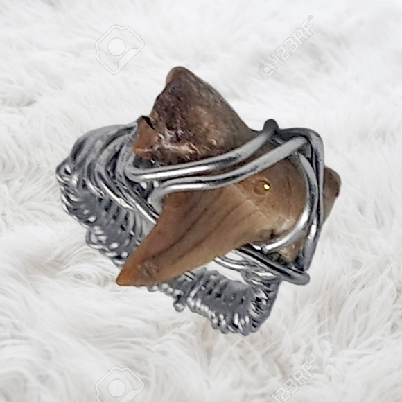 Shark Tooth Handwired Wired Ring - Picture 6 of 6